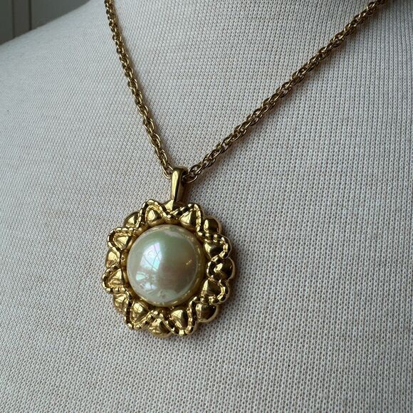 French Designer Nina Ricci Vintage Pearlescent Pendant Necklace - Picture 2 of 10